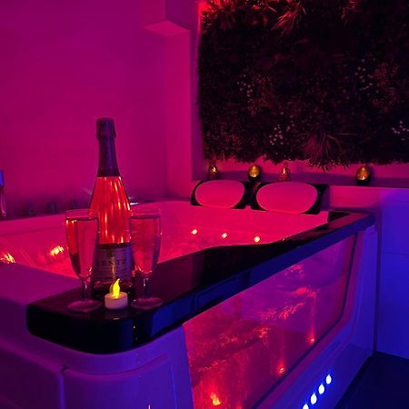 Love Room: Aux Plaisirs Des Sens Jacuzzi Prive Barr Exterior foto