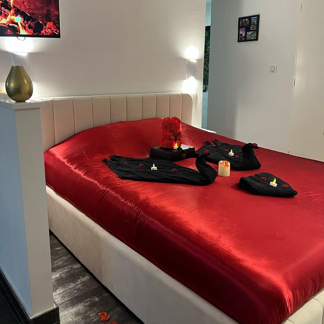 Love Room: Aux Plaisirs Des Sens Jacuzzi Prive Barr Exterior foto