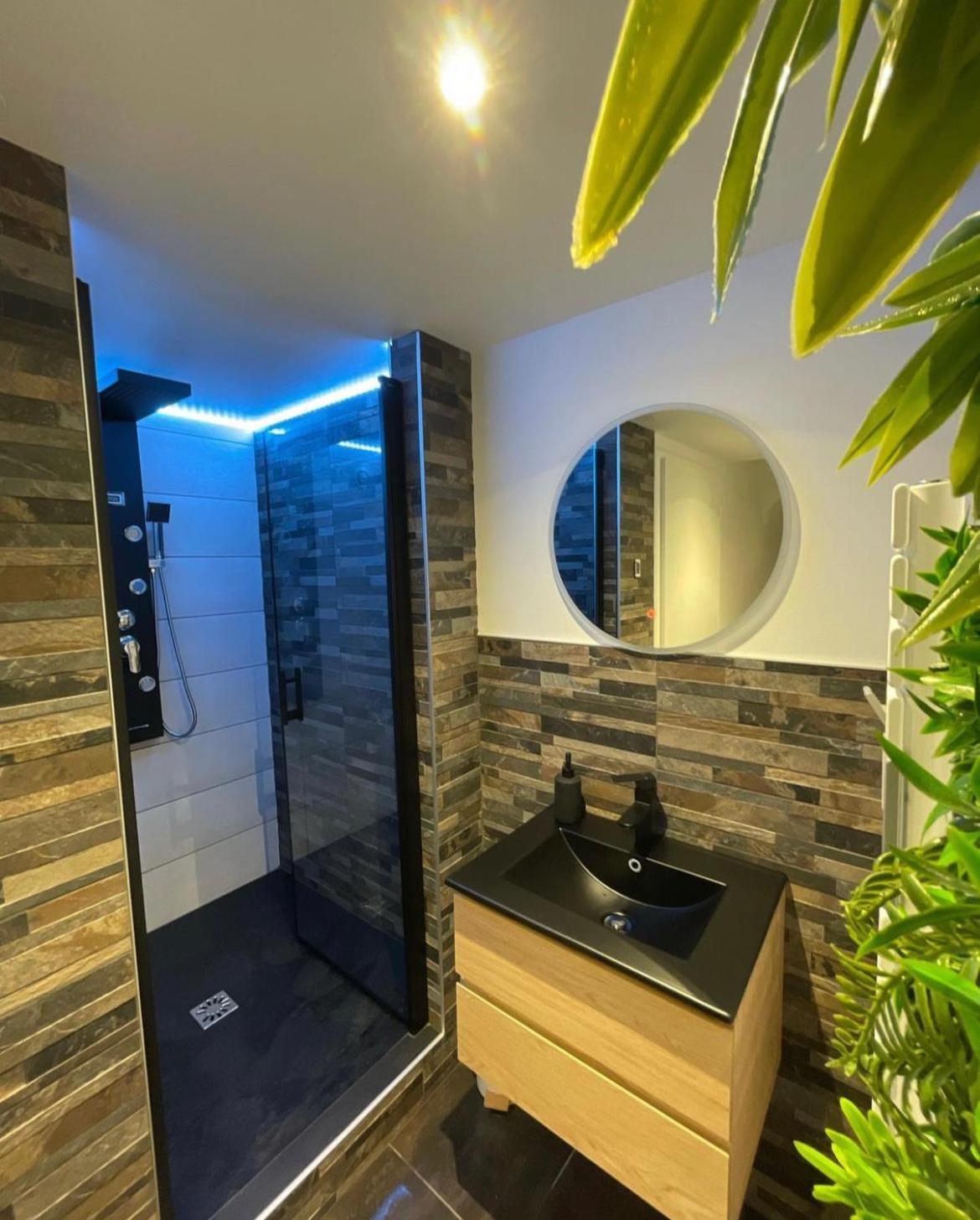 Love Room: Aux Plaisirs Des Sens Jacuzzi Prive Barr Exterior foto